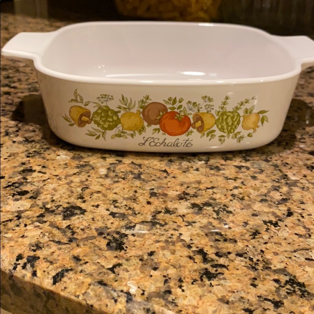 Corningware vintage pattern from the 1970s